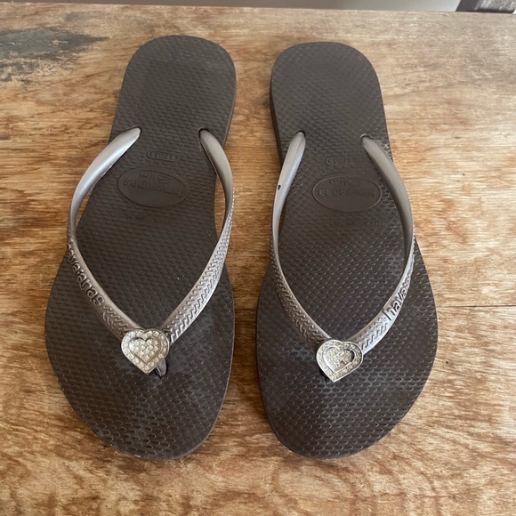 HAVAIANAS Flip Flops Embellished W/Crystal Hearts on Each Sandal 37-38 Preowned - Picture 8 of 12